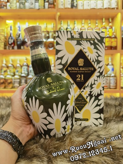 Rượu Chivas 21YO Richard Quinn Green The Fashion Collection